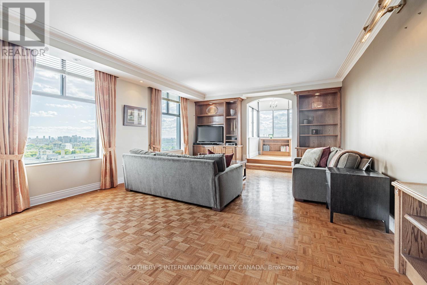 #13 423 AVENUE ROAD - 6