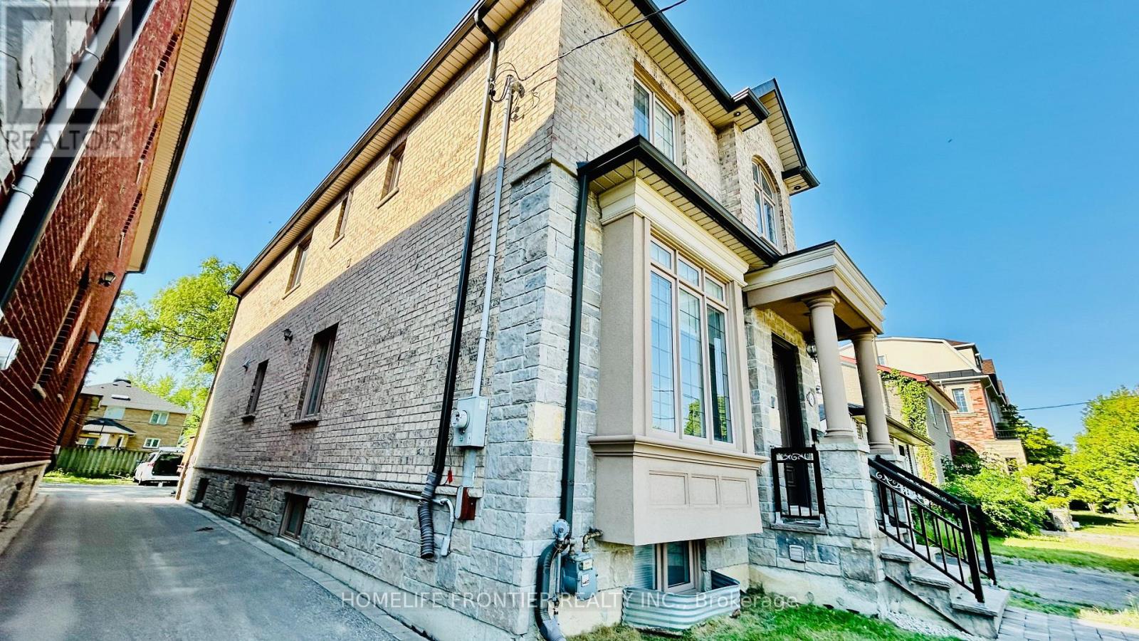 183 FINCH AVENUE E - 4