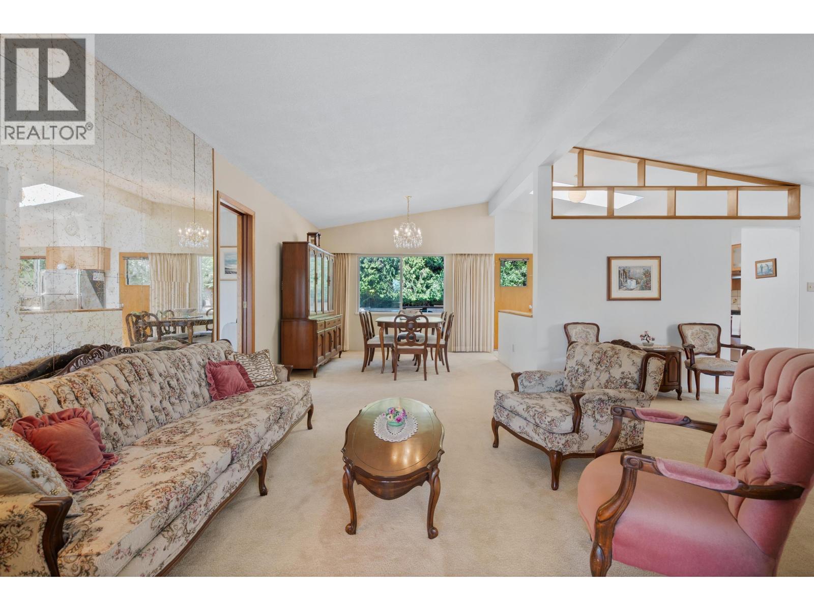 697 PLYMOUTH DRIVE, North Vancouver
