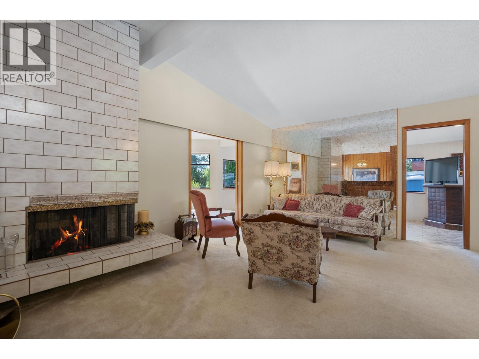 697 PLYMOUTH DRIVE, North Vancouver