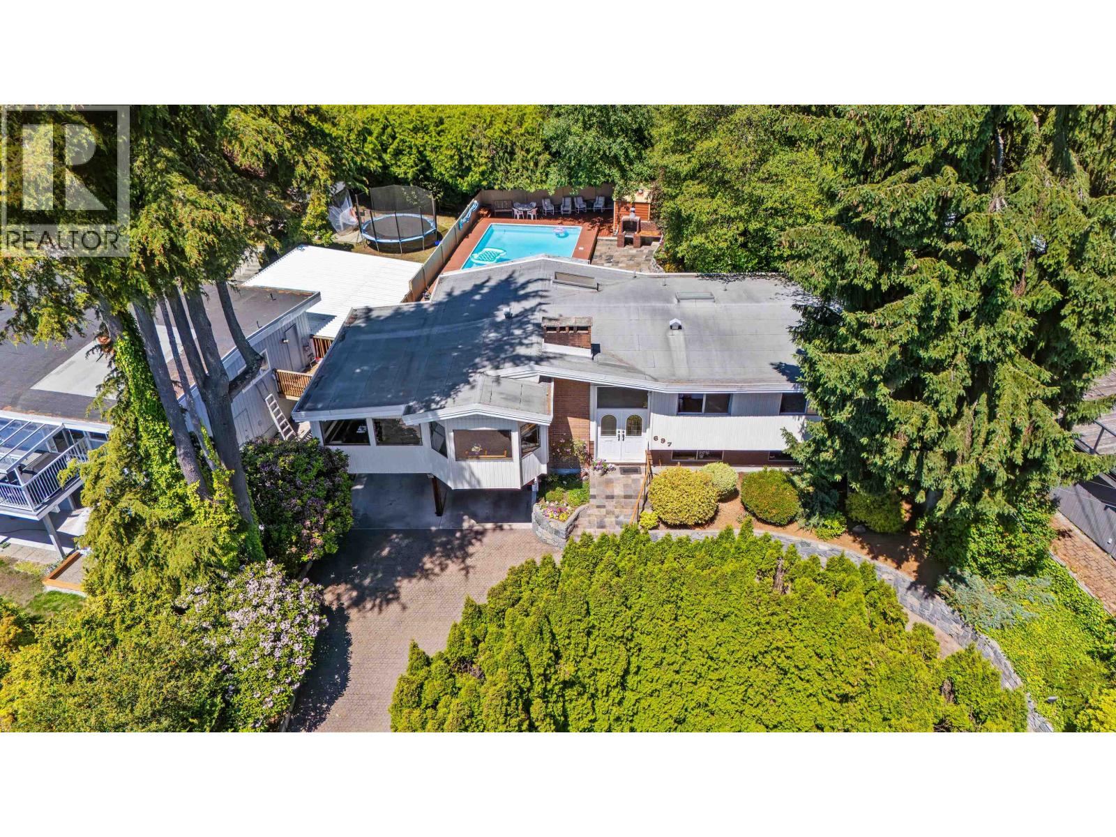 697 PLYMOUTH DRIVE, North Vancouver