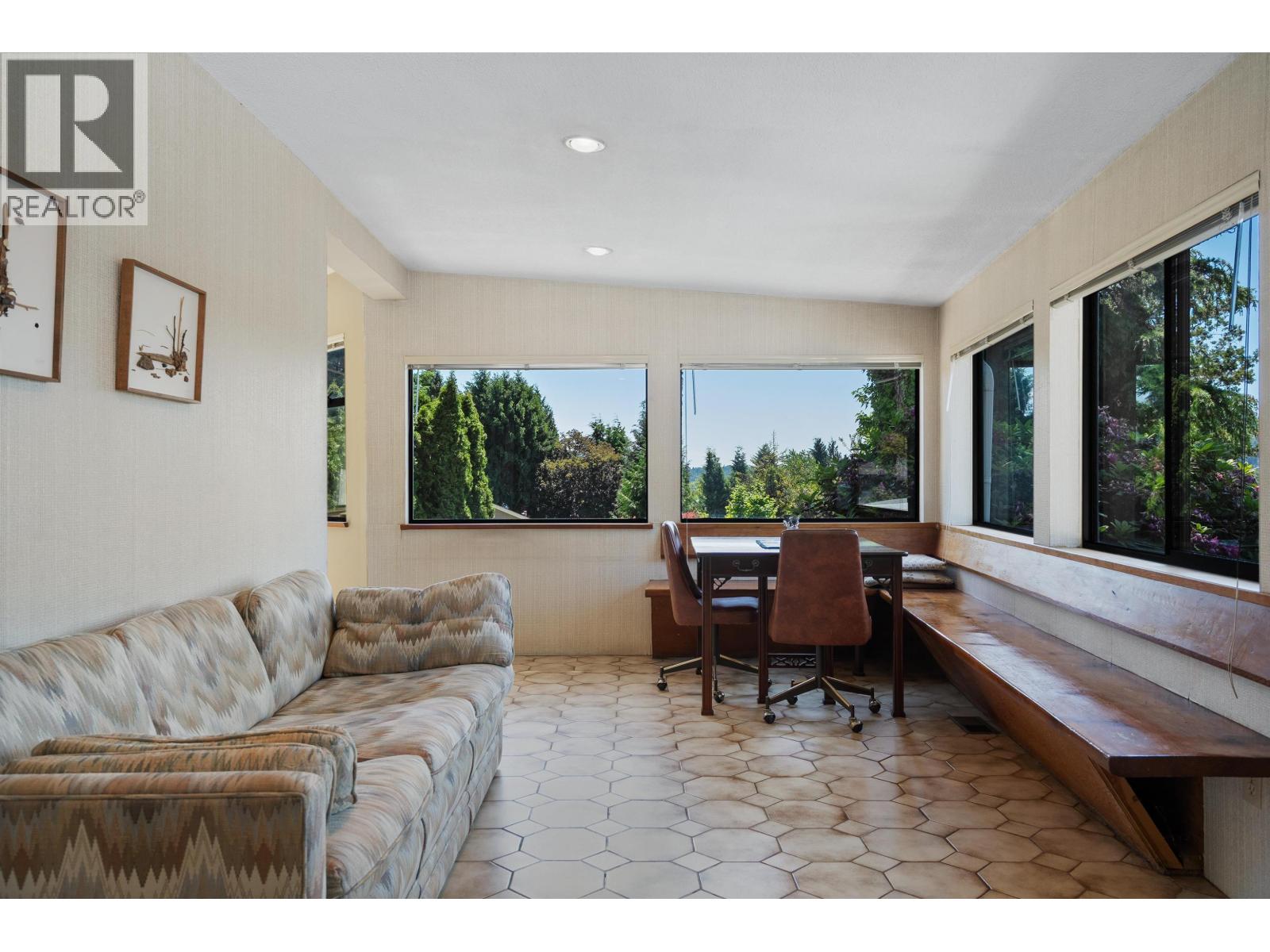 697 PLYMOUTH DRIVE, North Vancouver