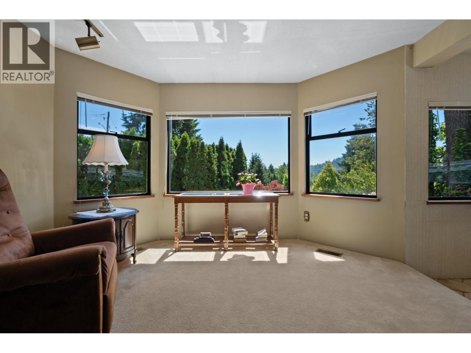 697 PLYMOUTH DRIVE, North Vancouver