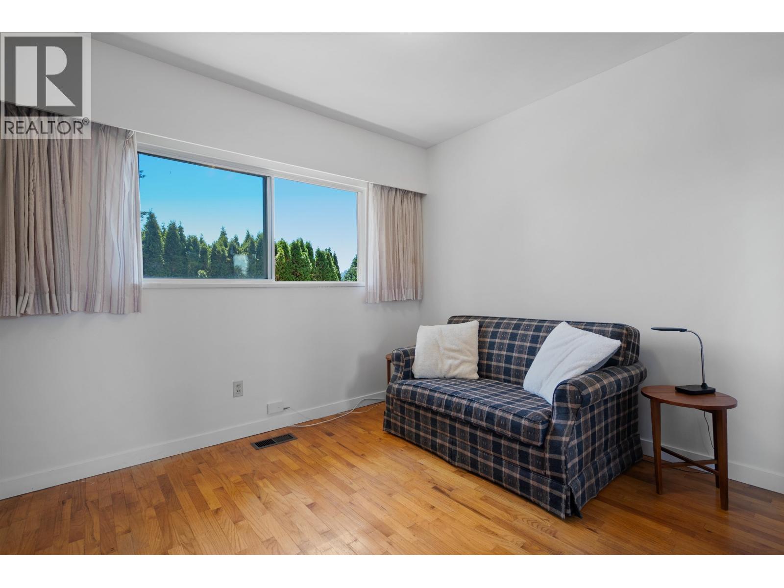 697 PLYMOUTH DRIVE, North Vancouver