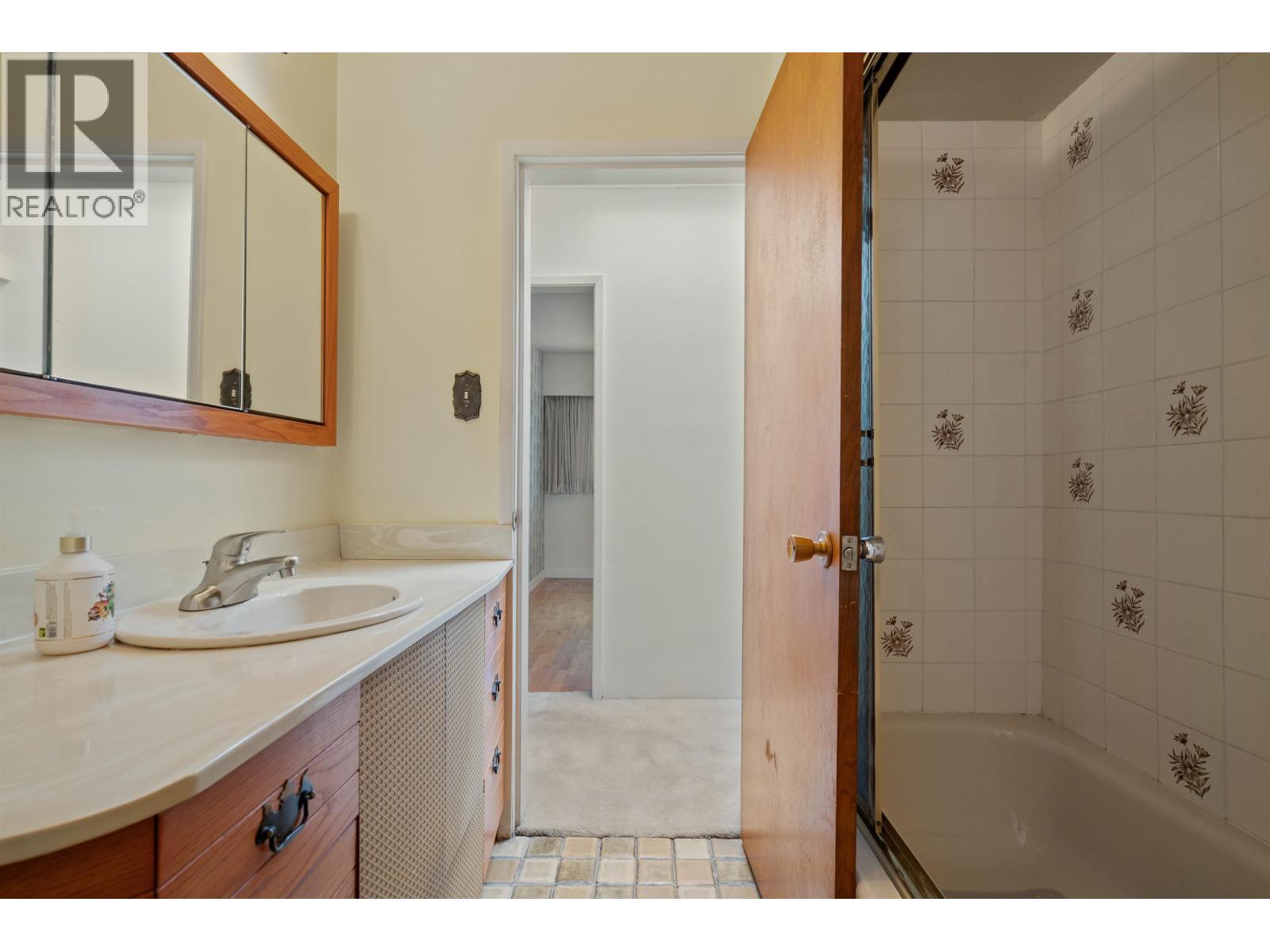 697 PLYMOUTH DRIVE, North Vancouver