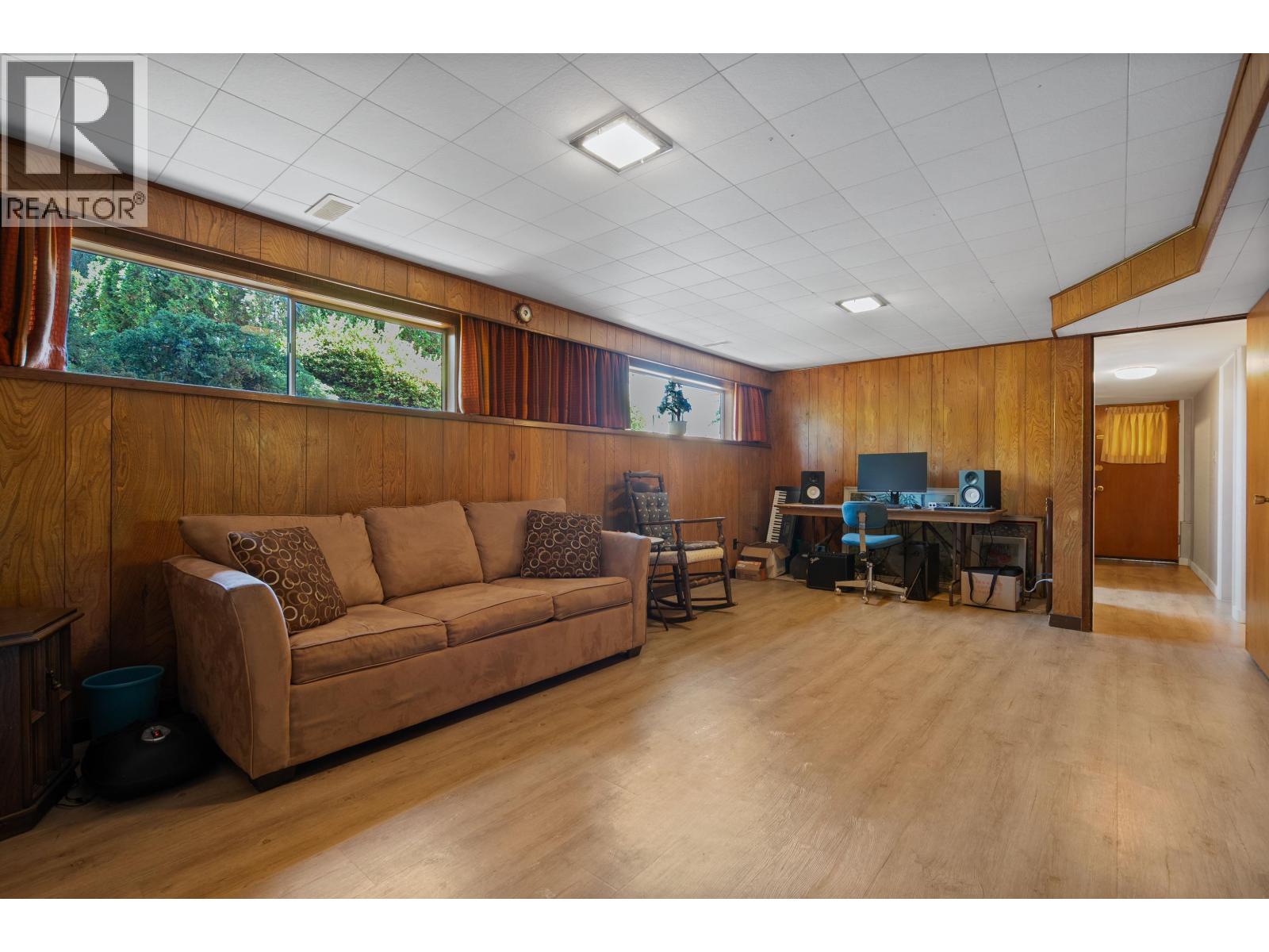 697 PLYMOUTH DRIVE, North Vancouver