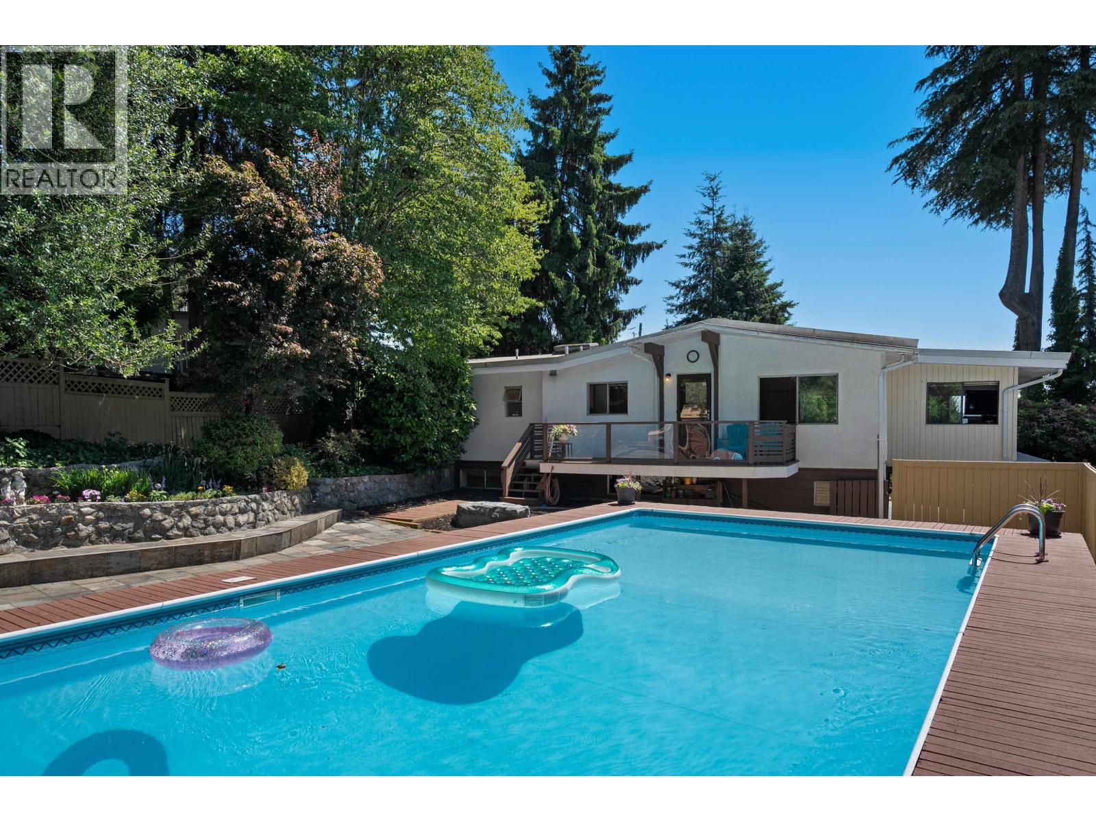 697 PLYMOUTH DRIVE, North Vancouver