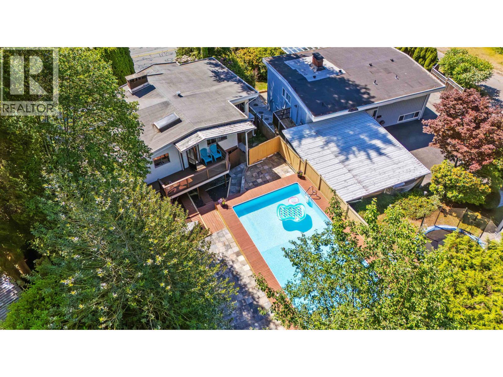 697 PLYMOUTH DRIVE, North Vancouver