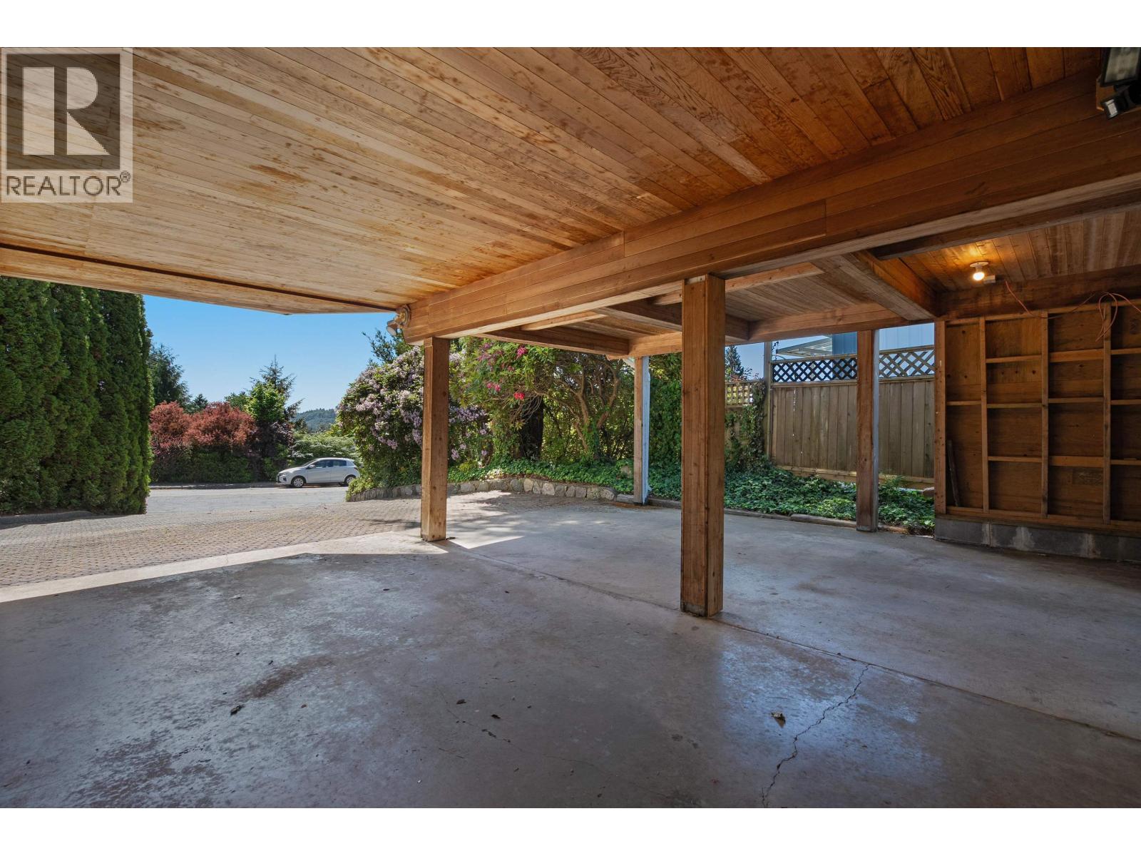 697 PLYMOUTH DRIVE, North Vancouver