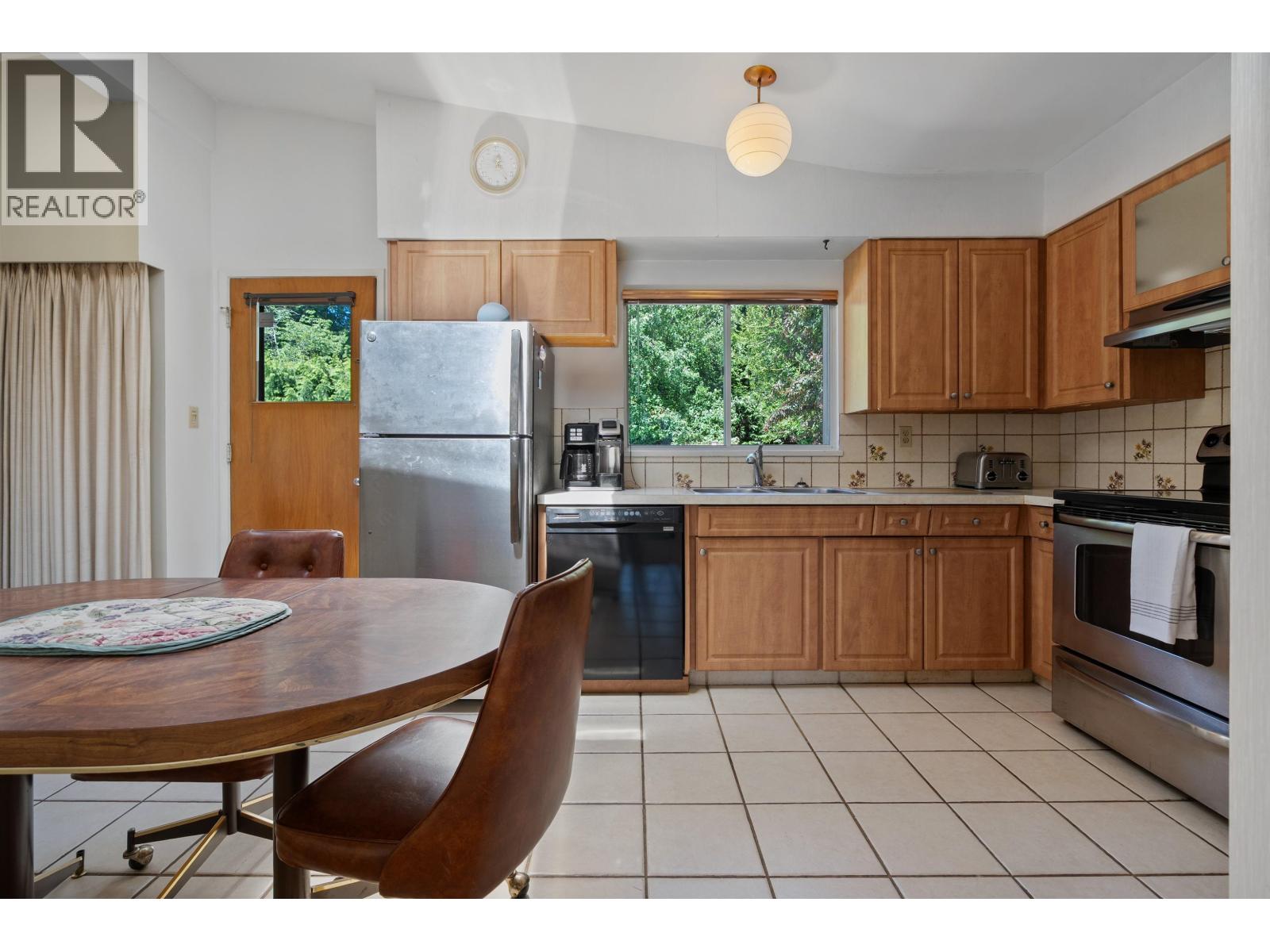 697 PLYMOUTH DRIVE, North Vancouver
