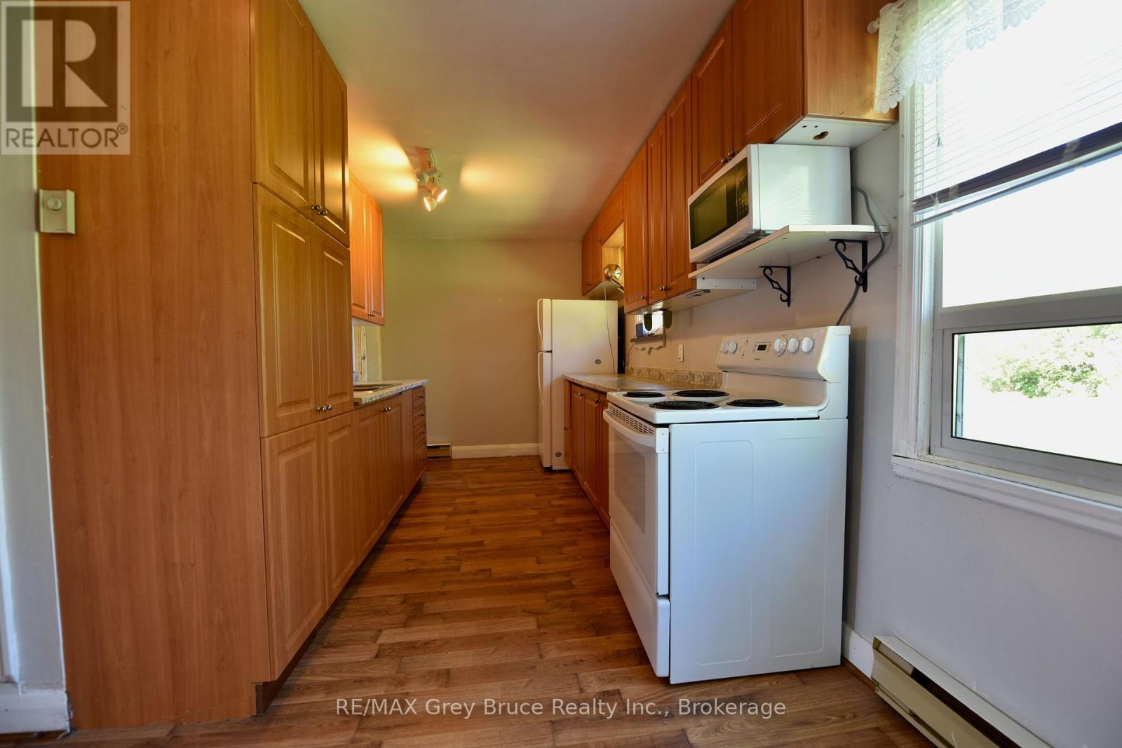 114 LINDSAY ROAD 5 - 16