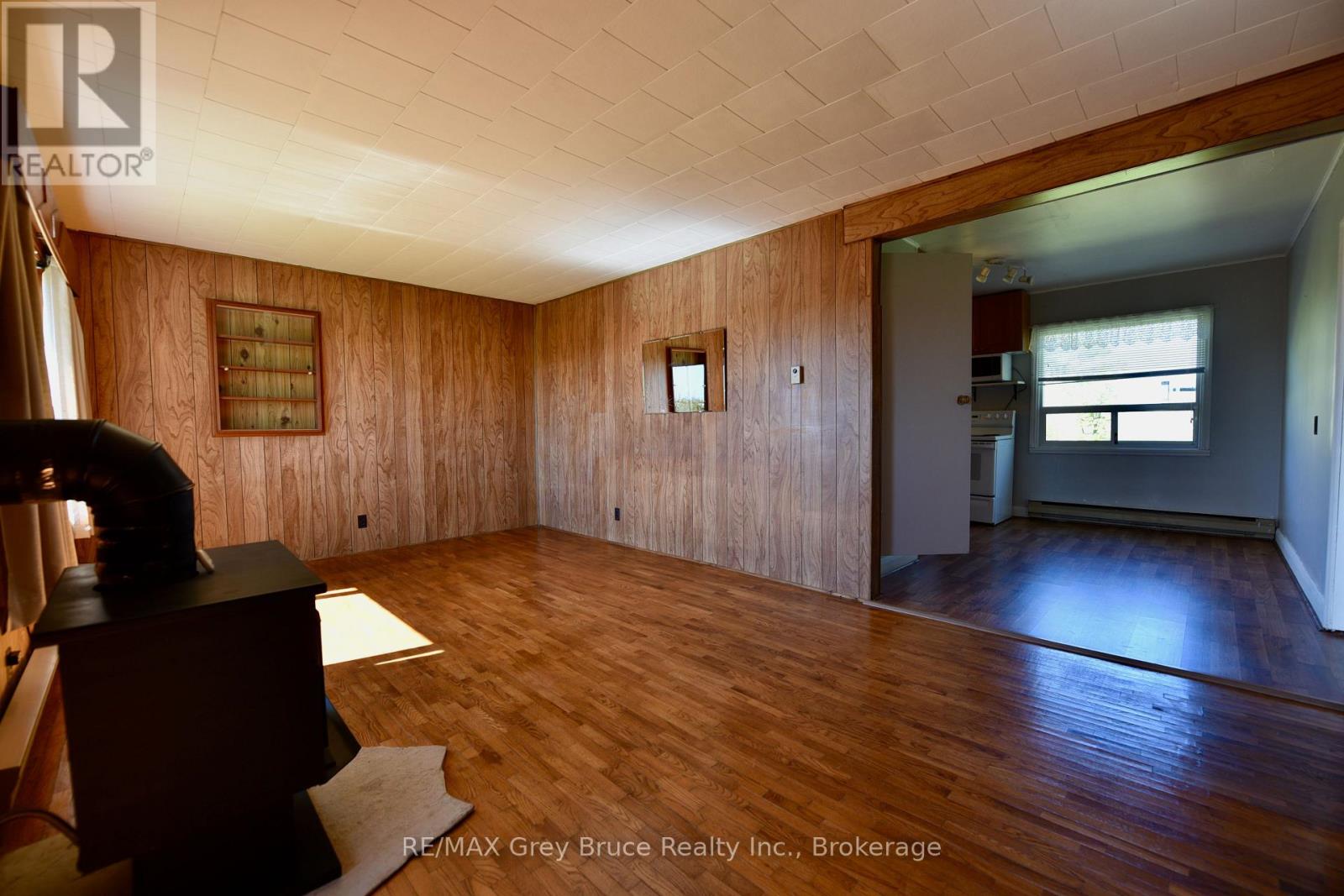 114 LINDSAY ROAD 5 - 18