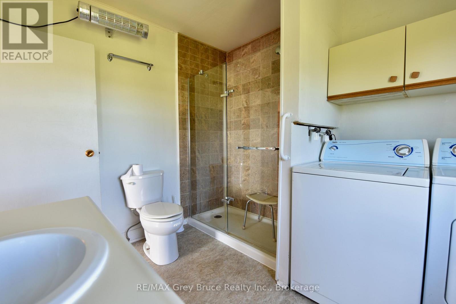 114 LINDSAY ROAD 5 - 21