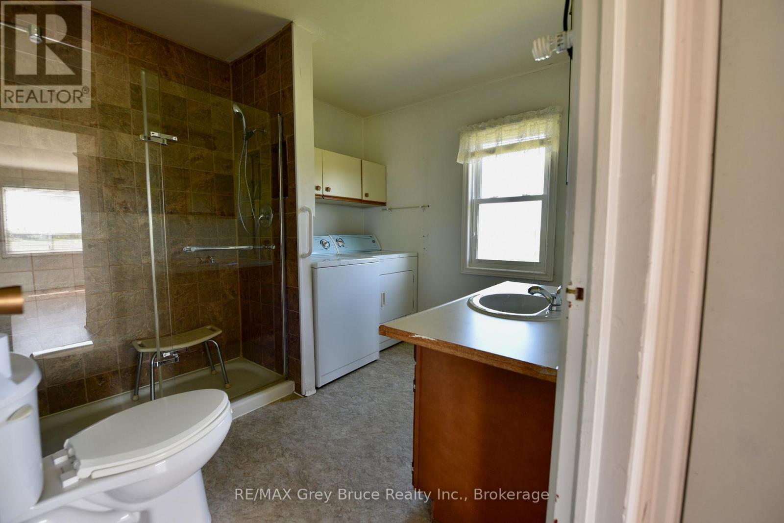 114 LINDSAY ROAD 5 - 22