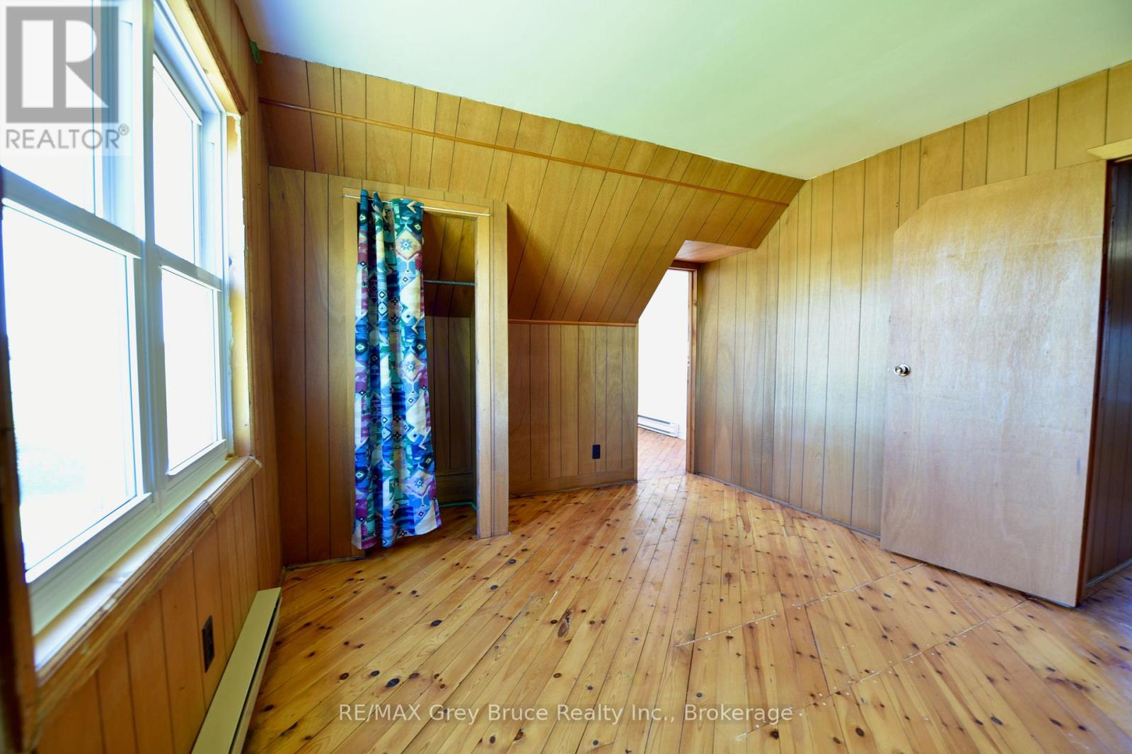 114 LINDSAY ROAD 5 - 30