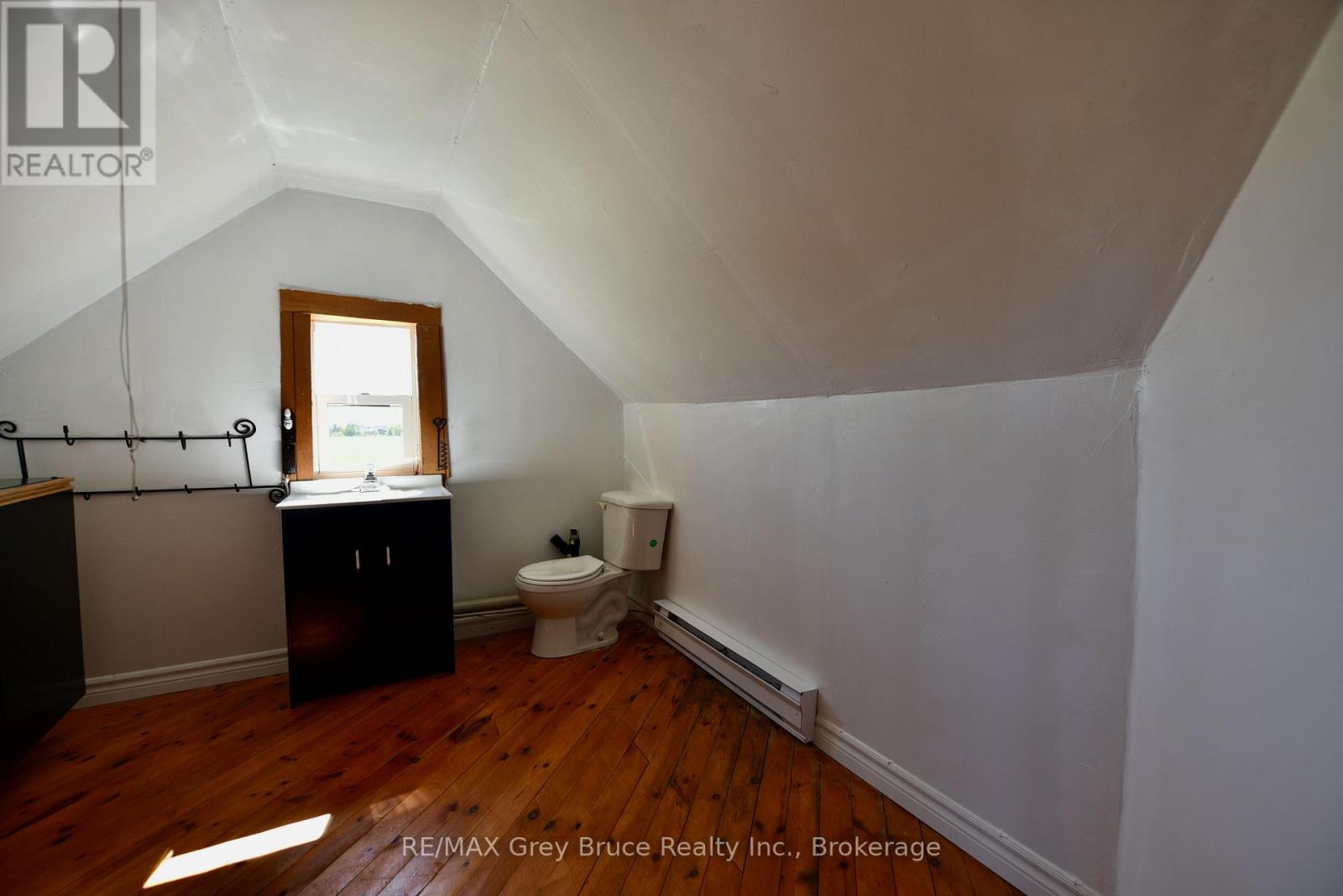 114 LINDSAY ROAD 5 - 31