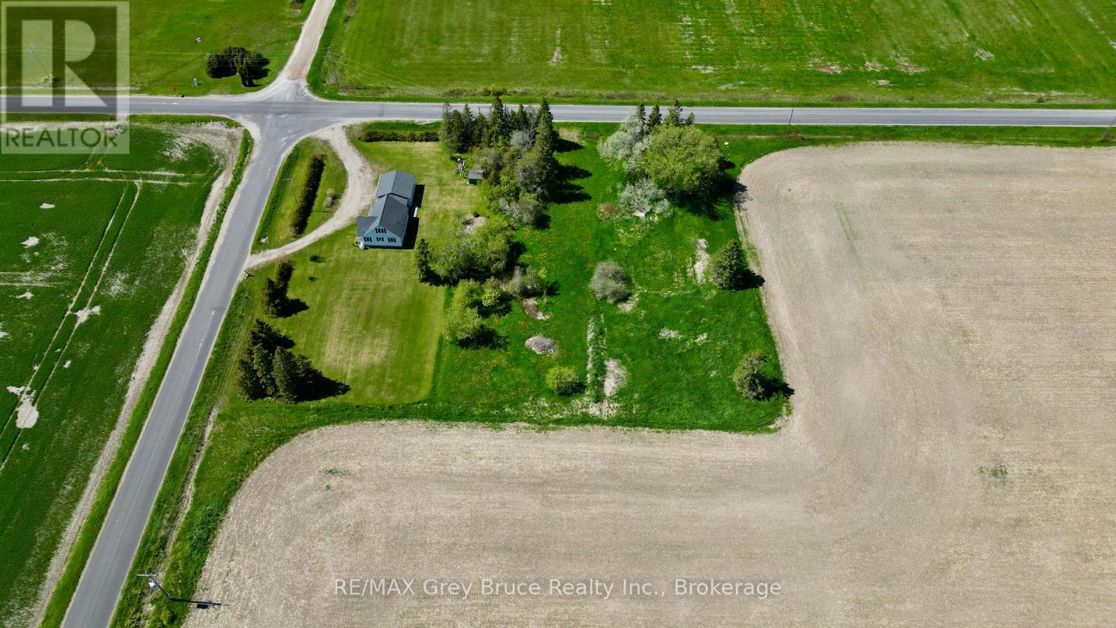 114 LINDSAY ROAD 5 - 40