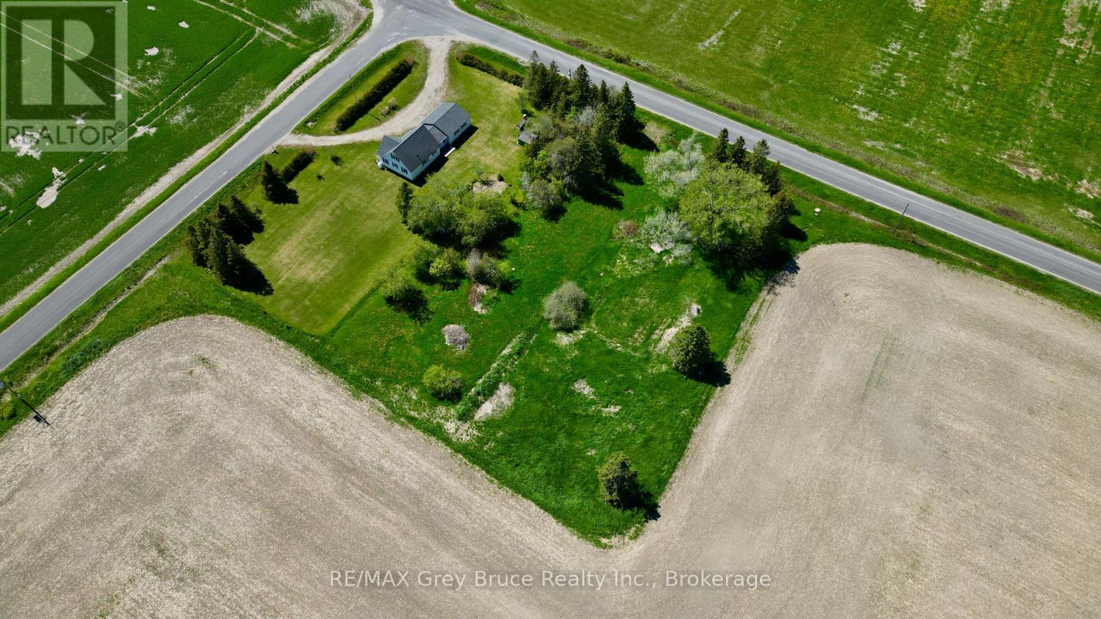 114 LINDSAY ROAD 5 - 41