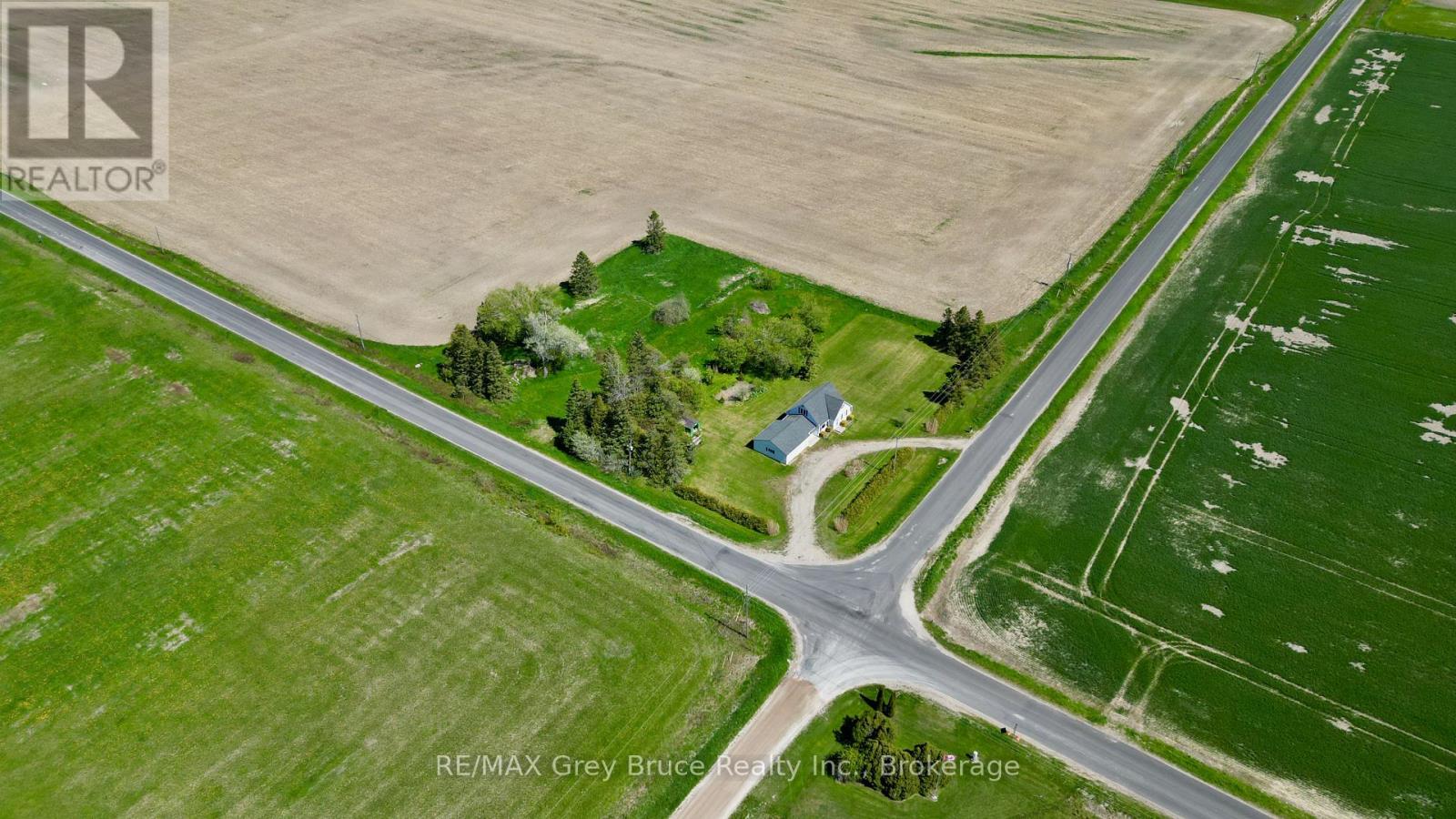 114 LINDSAY ROAD 5 - 44