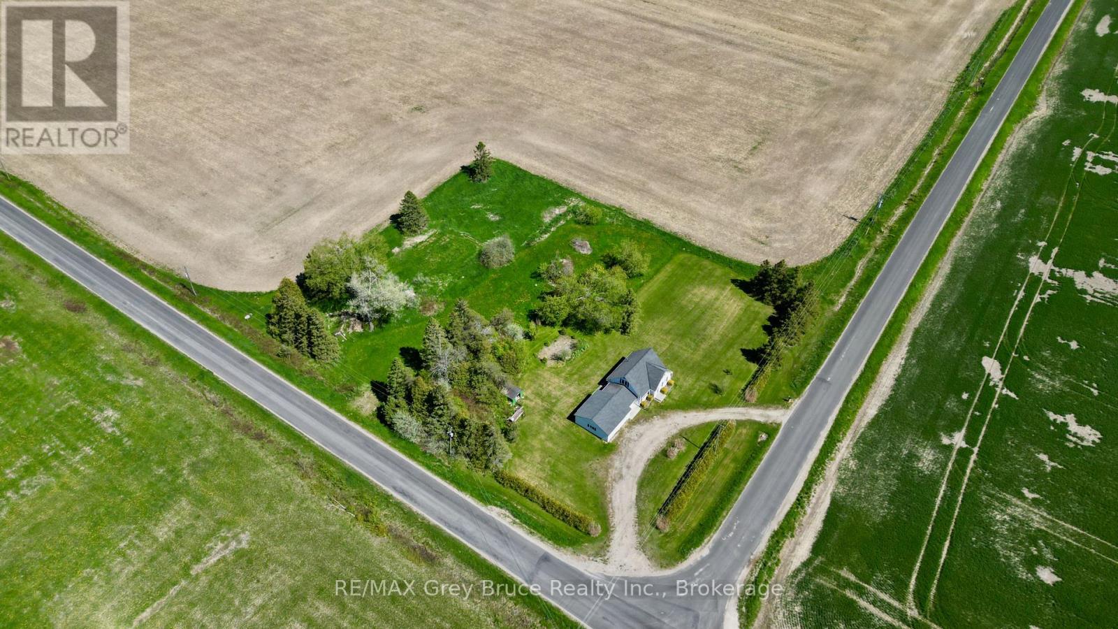 114 LINDSAY ROAD 5 - 46