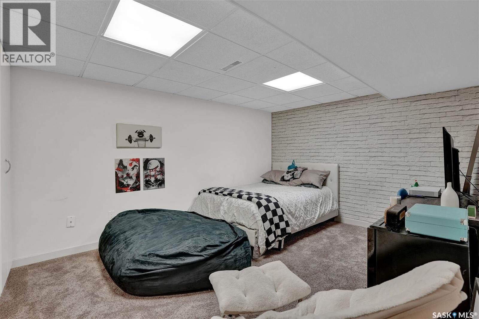 3402 PHANEUF CRESCENT E - 35