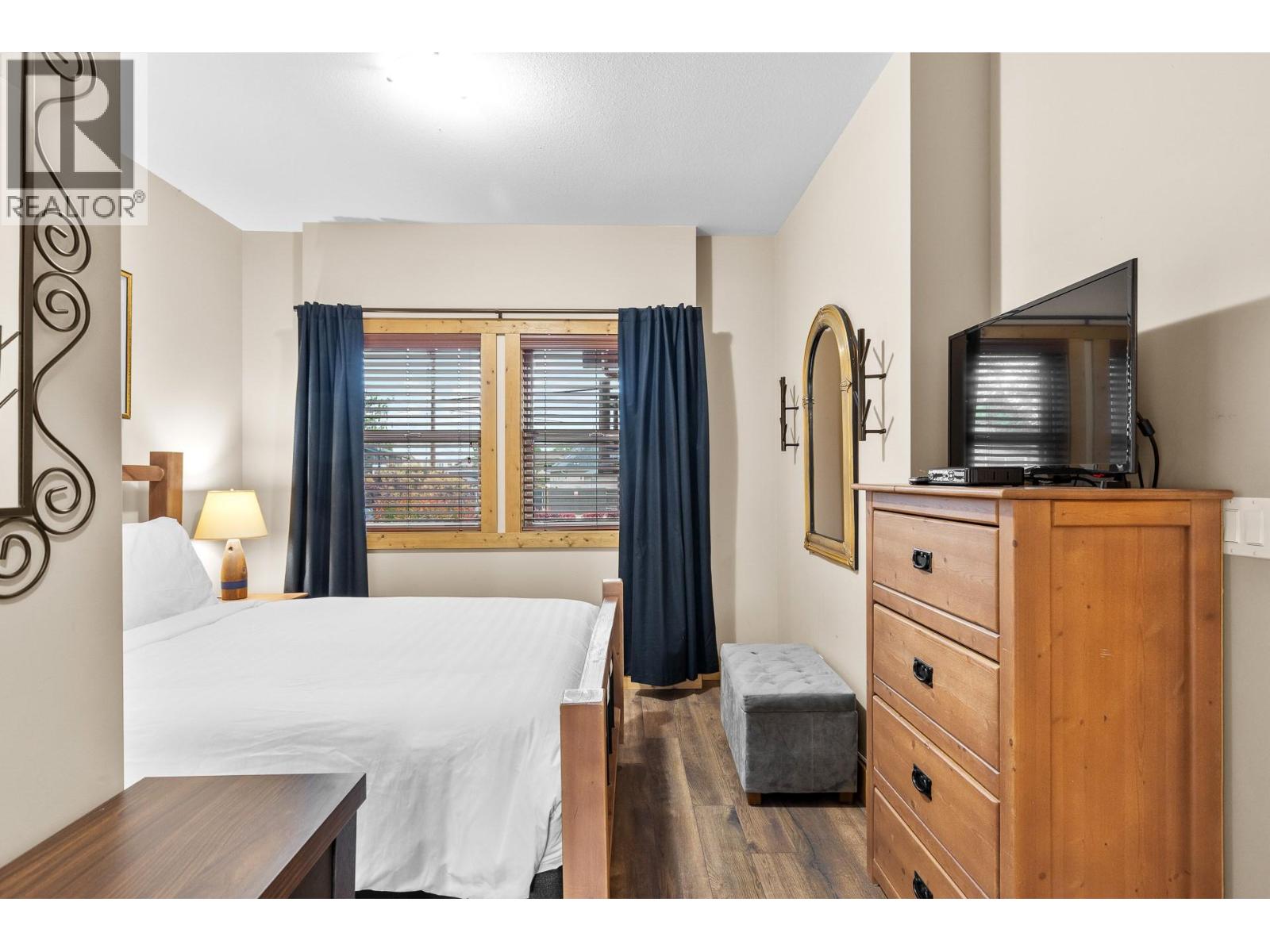 #122 5401 Lakeshore Drive - 26