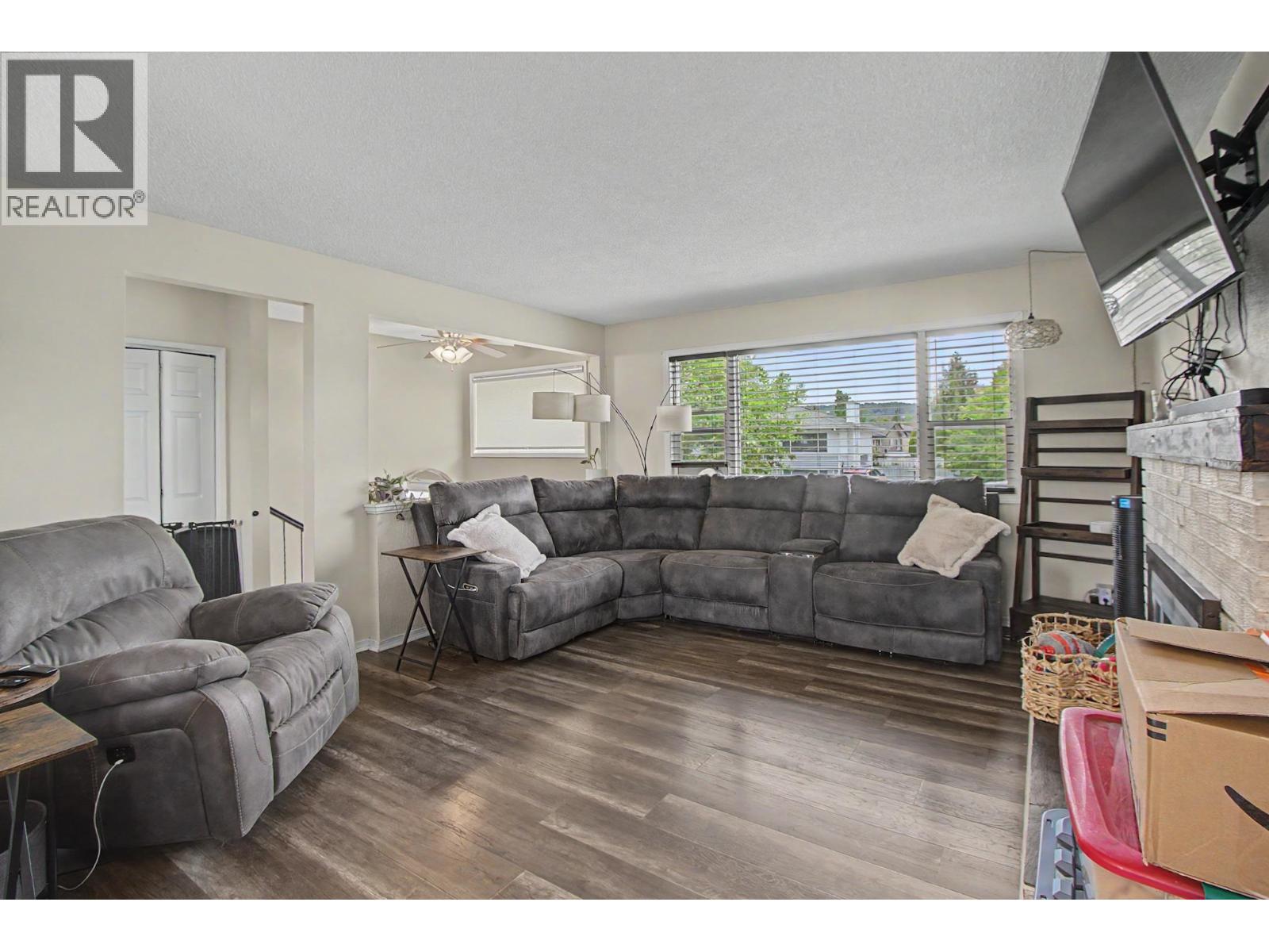 680 UNION STREET - 5