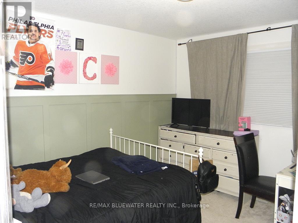 95 DEBORAH DRIVE - 21