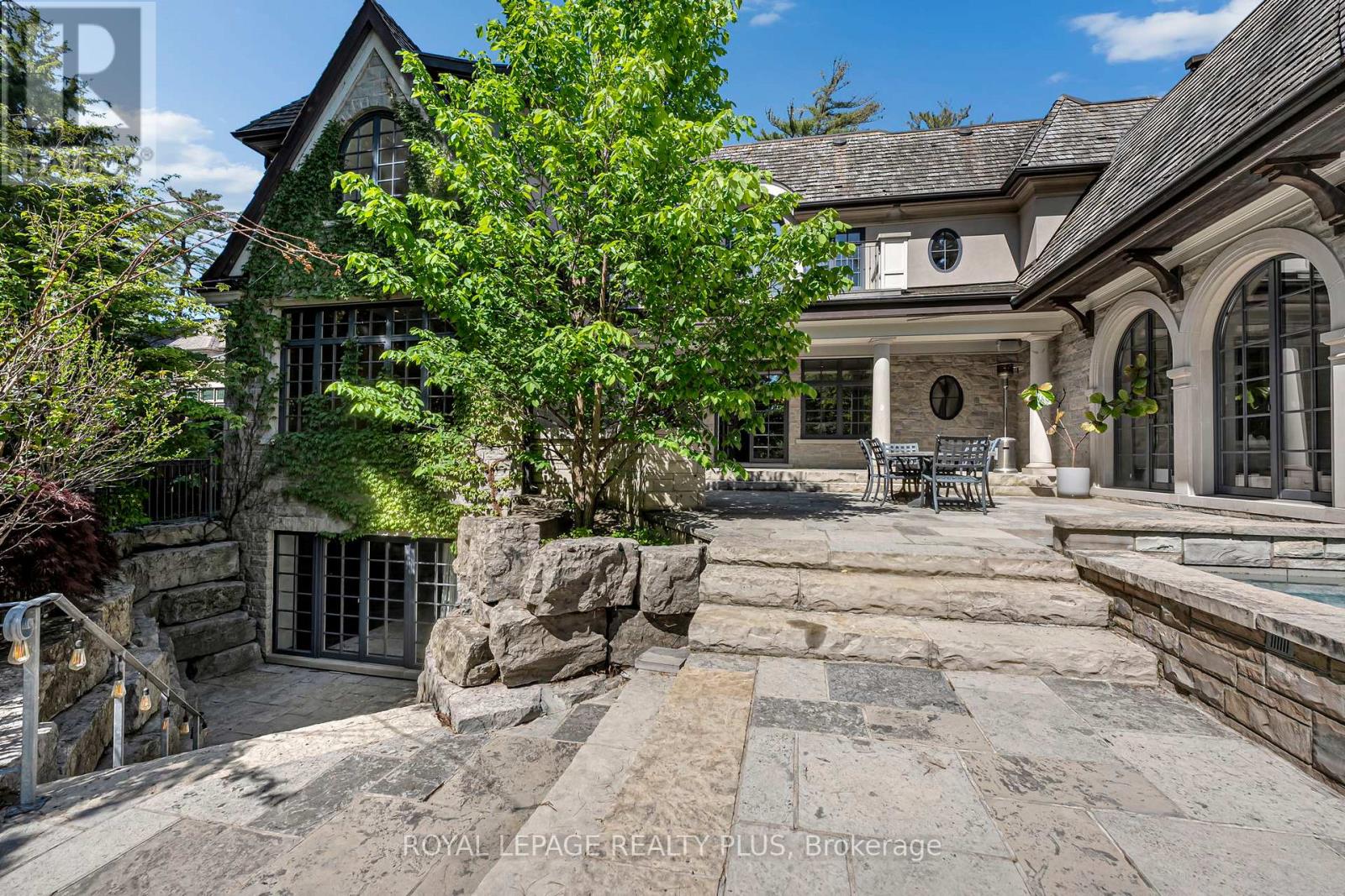 1476 CARMEN DRIVE - 44