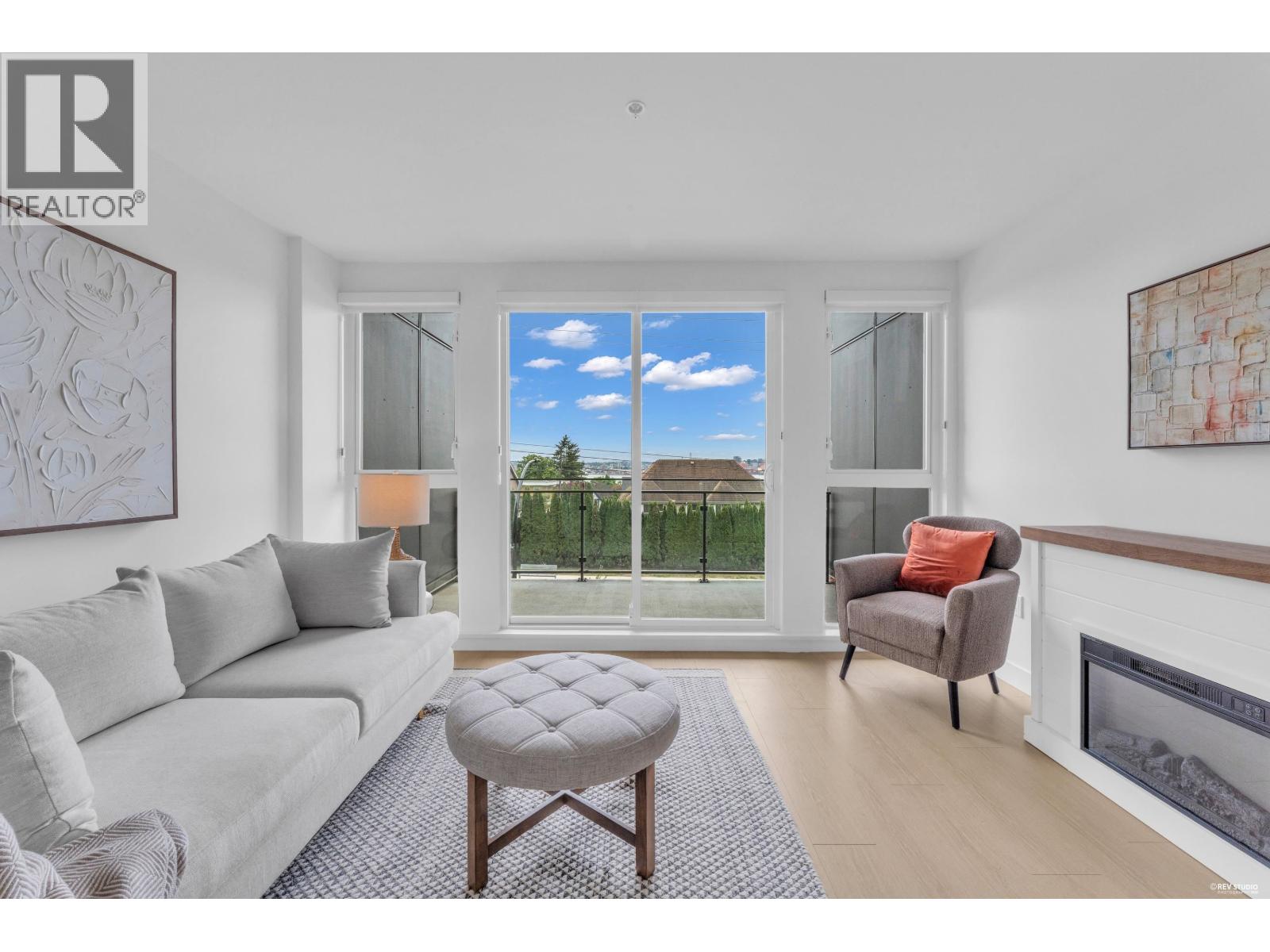103/203 422 E 3RD STREET, North Vancouver