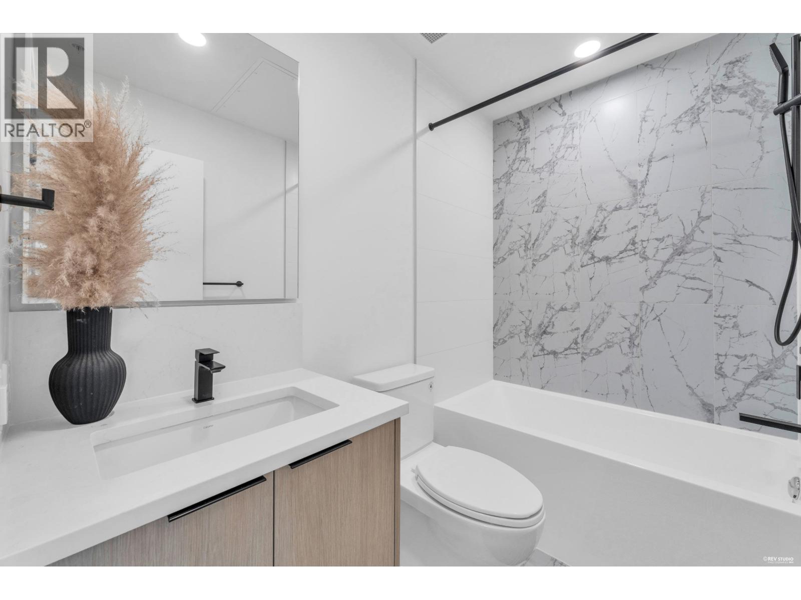 103/203 422 E 3RD STREET, North Vancouver