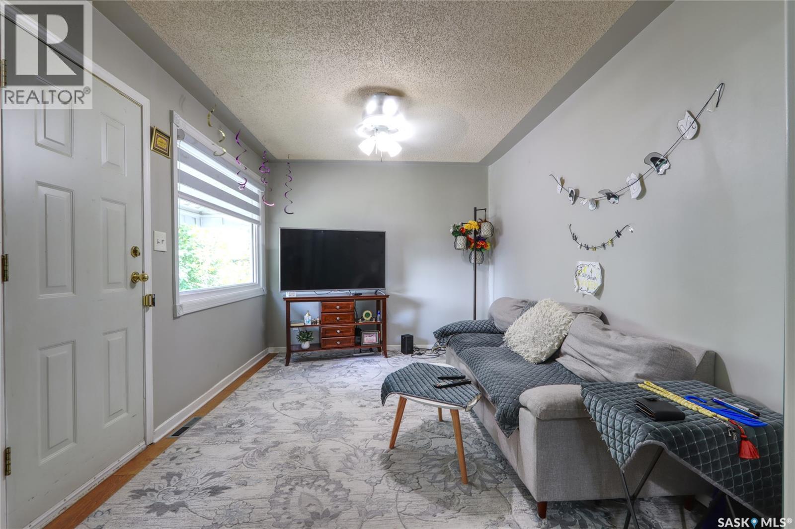 426 Robinson STREET - Image 3