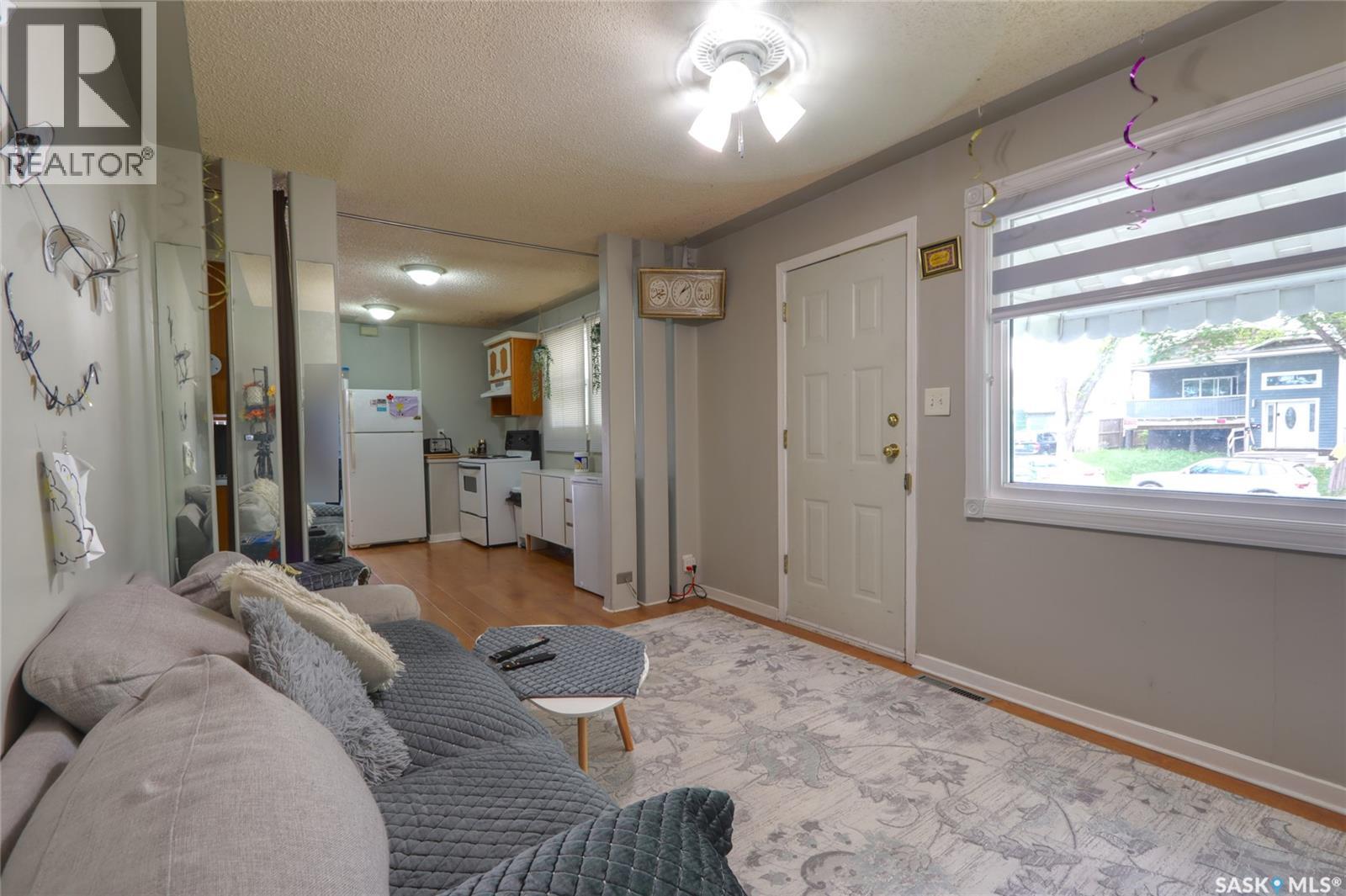426 Robinson STREET - 4