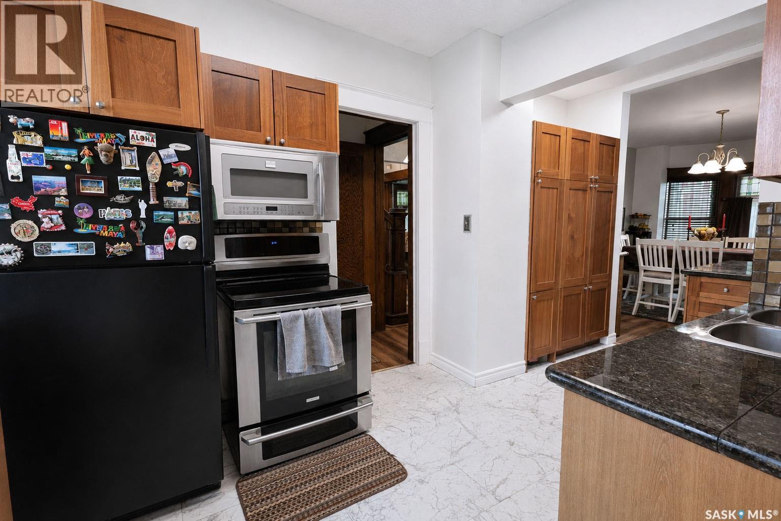 42 20th STREET E - 11