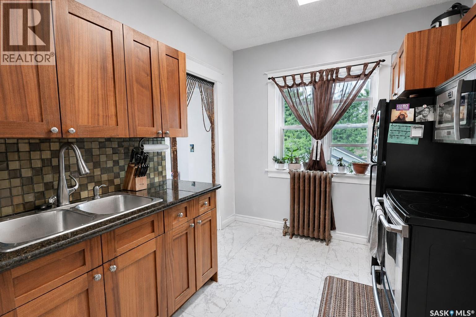 42 20th STREET E - 12