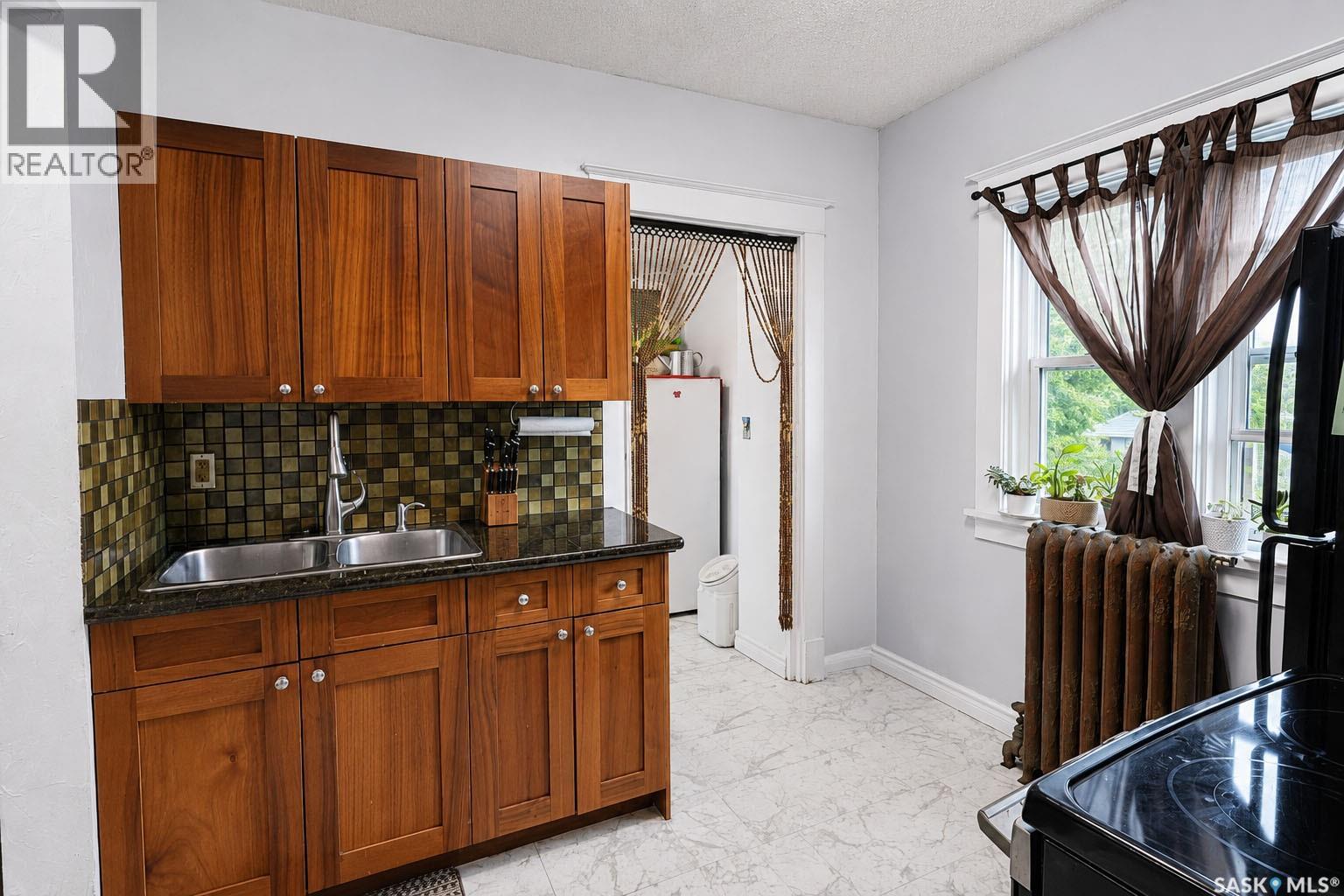 42 20th STREET E - 13