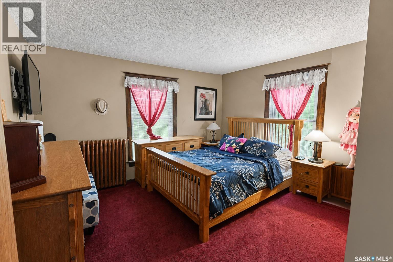 42 20th STREET E - 20