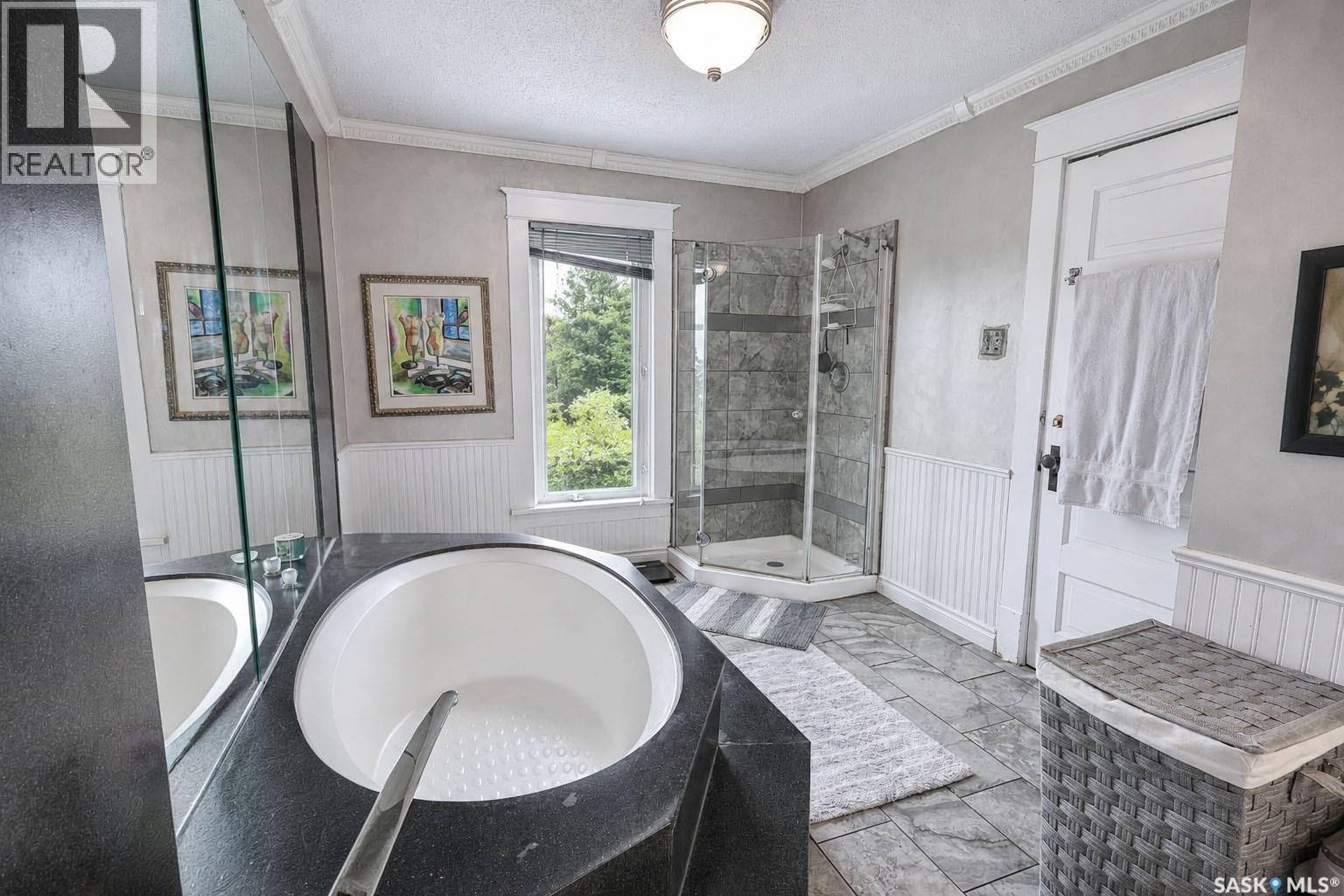 42 20th STREET E - 22