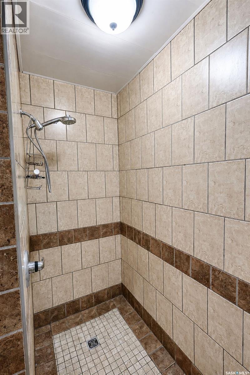 42 20th STREET E - 32
