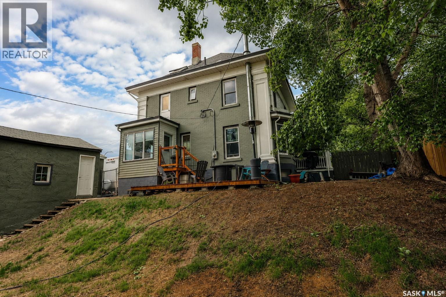 42 20th STREET E - 44
