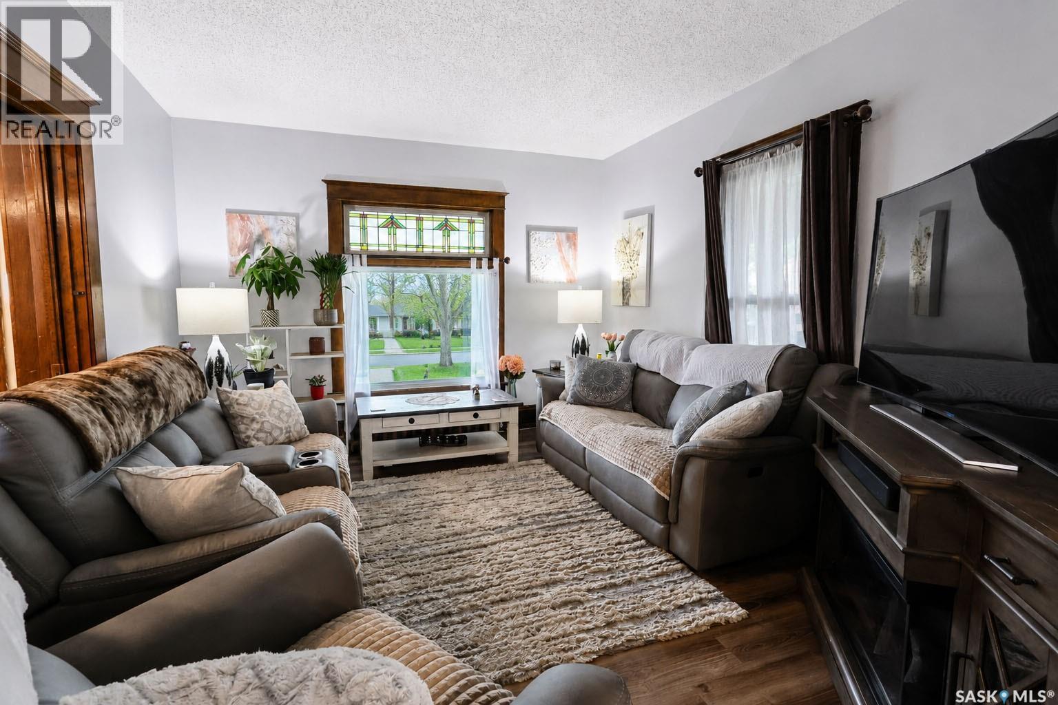 42 20th STREET E - 7