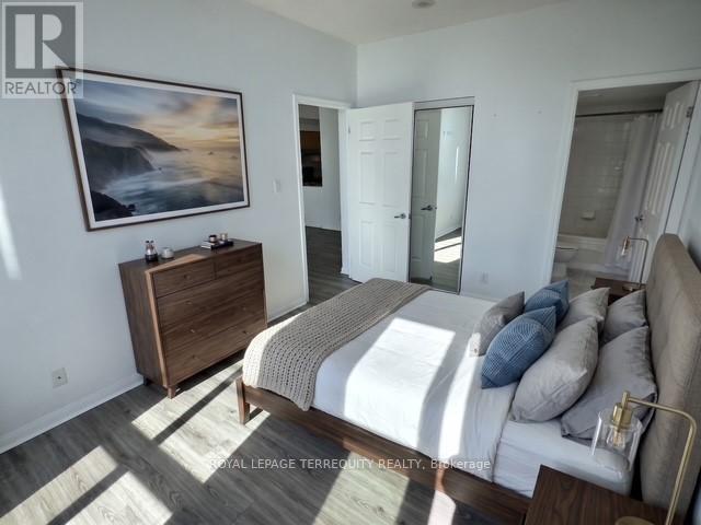 #2322 230 QUEENS QUAY W - 17