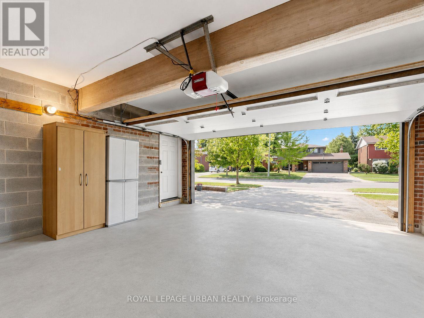 11 CARONRIDGE CRESCENT - 39