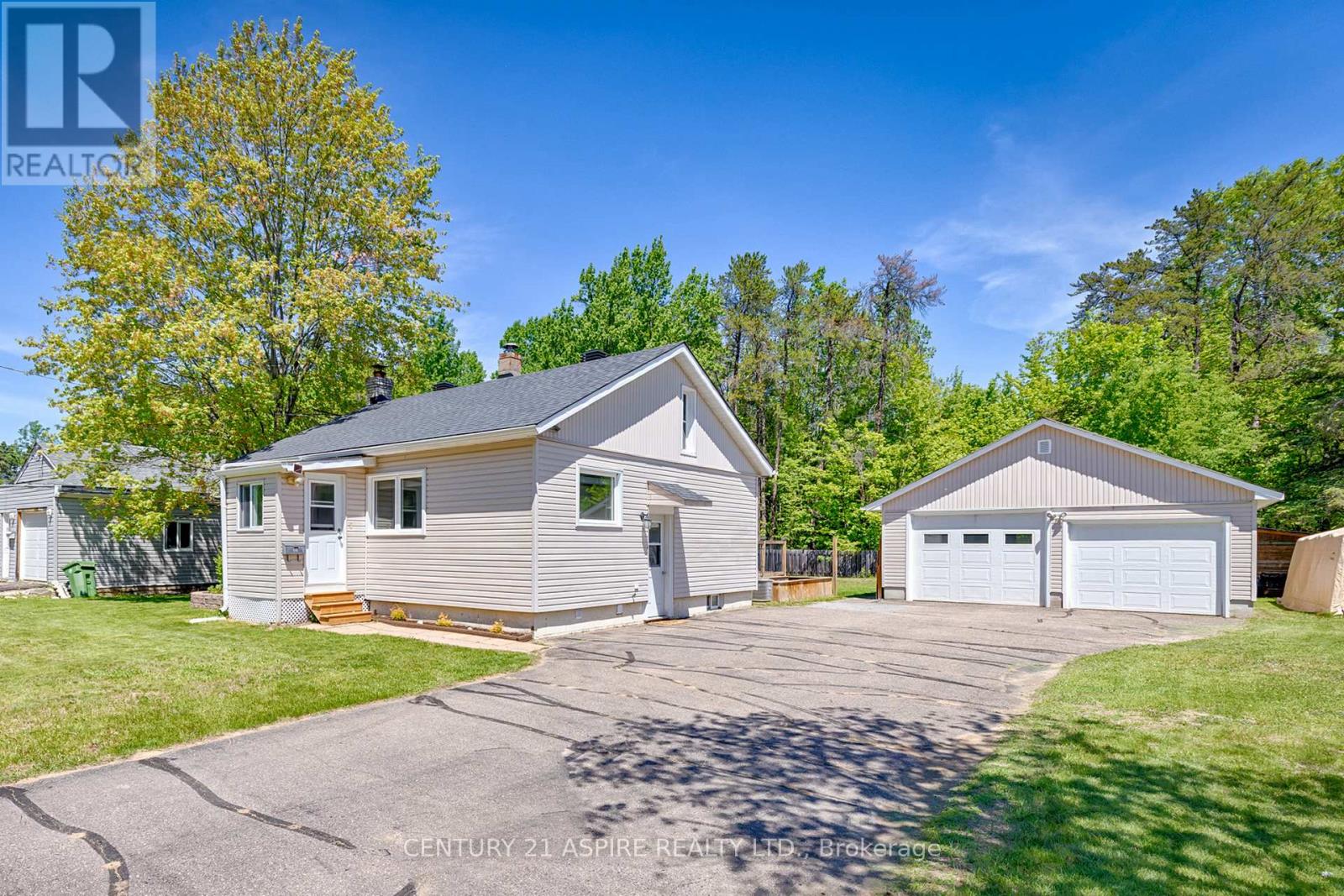 64 LAURENTIAN DRIVE - 1