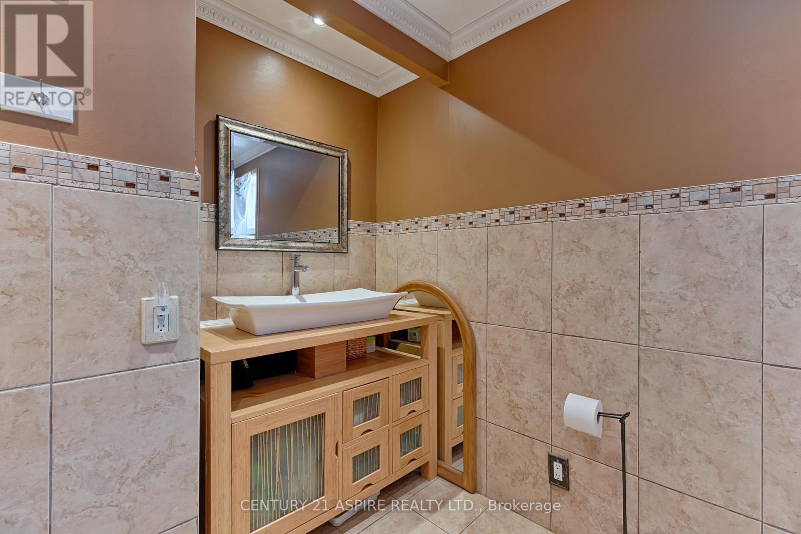 64 LAURENTIAN DRIVE - 16
