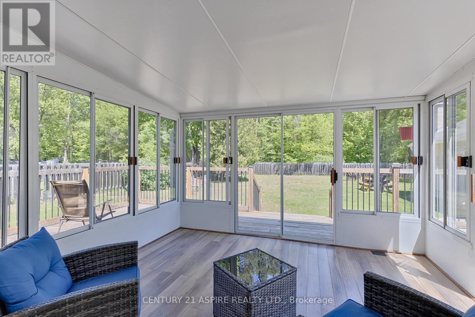 64 LAURENTIAN DRIVE - 19