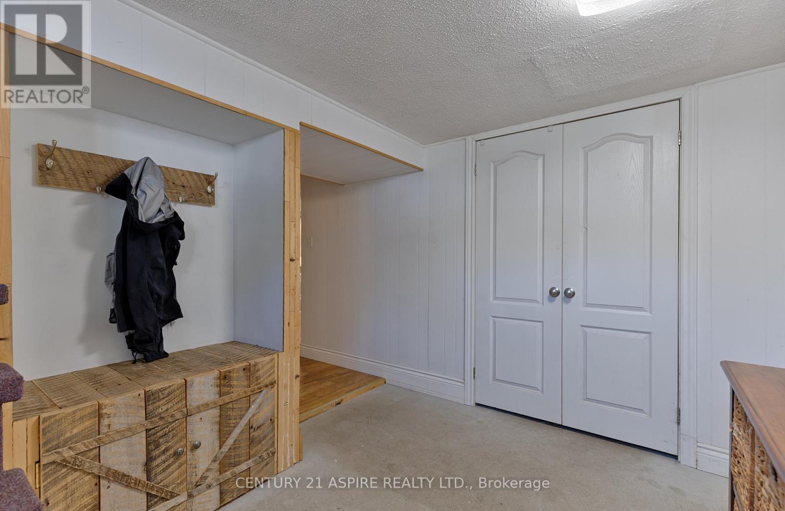 64 LAURENTIAN DRIVE - 21