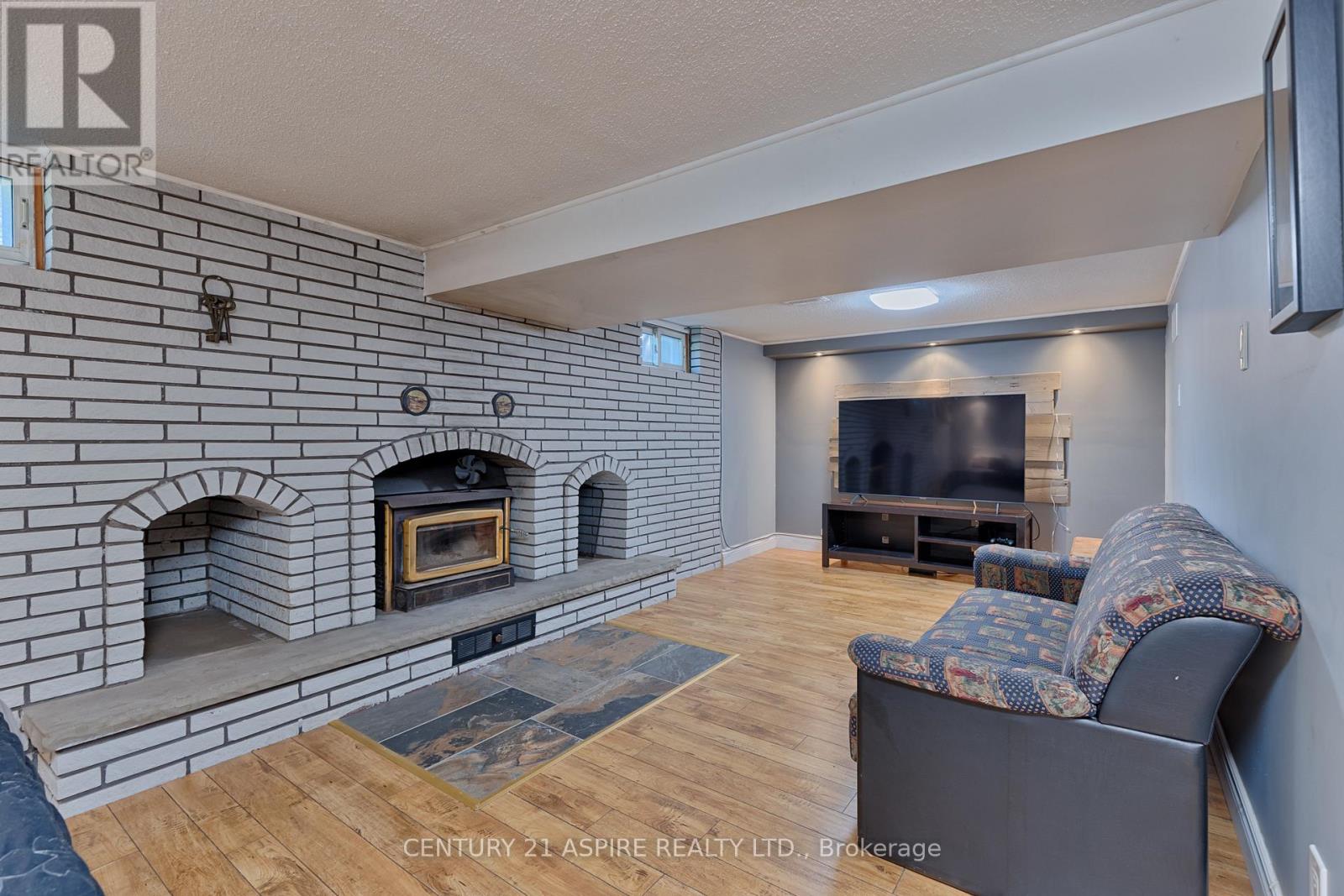 64 LAURENTIAN DRIVE - 25