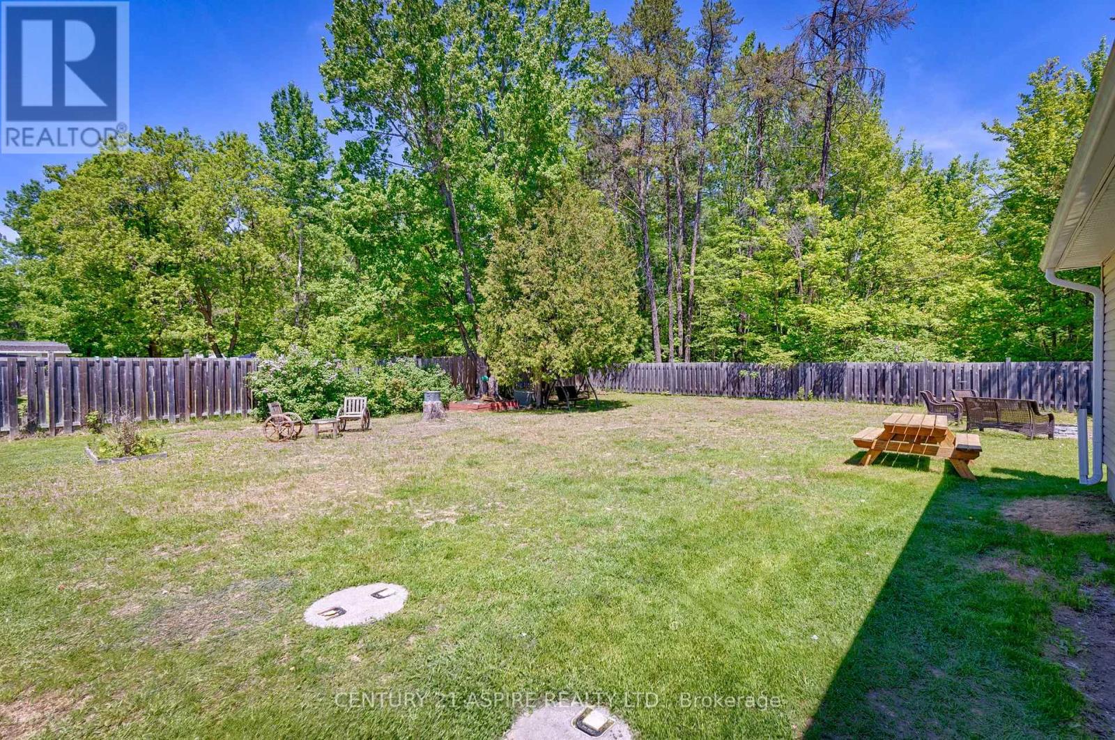 64 LAURENTIAN DRIVE - 32