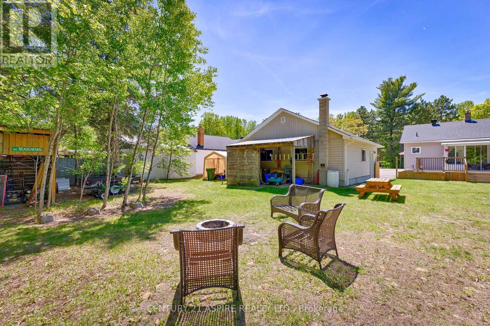 64 LAURENTIAN DRIVE - 35